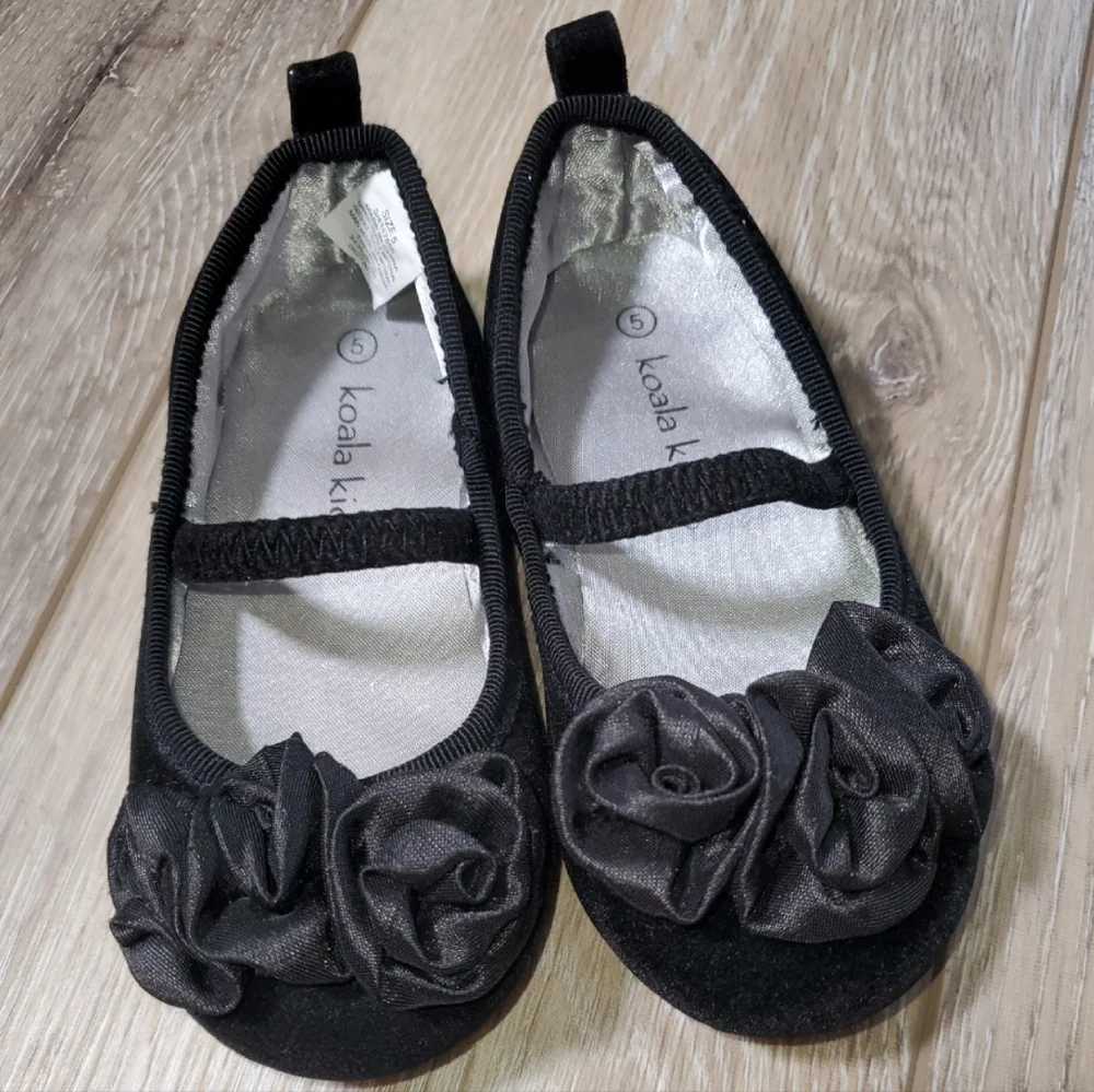 Koala kids baby black velvet ballet dress shoe, floral embellishment Size 5